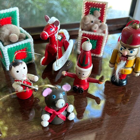 Lot of 10 Vintage Christmas Ornaments Wood & Plastic Canvas Holiday Set - Picture 6 of 12